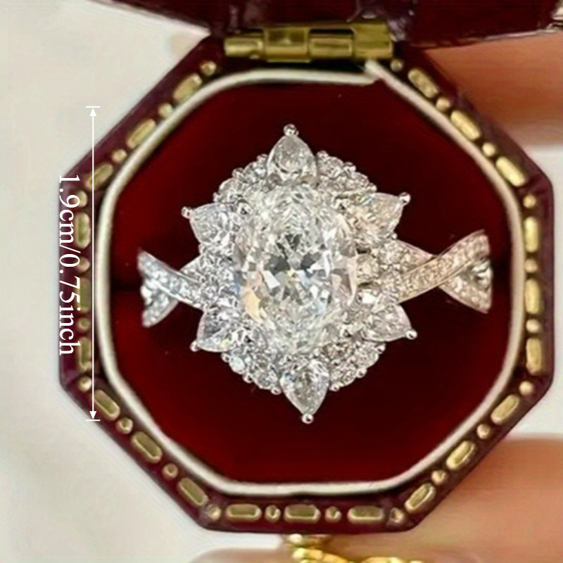 Luxury 4-Claw Inlaid Synthetic Zircon Snowflake Ring